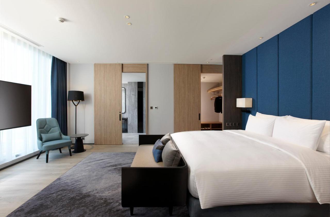 Hotel Cozzi Blu Zhongli Exterior foto A bedroom at the hotel